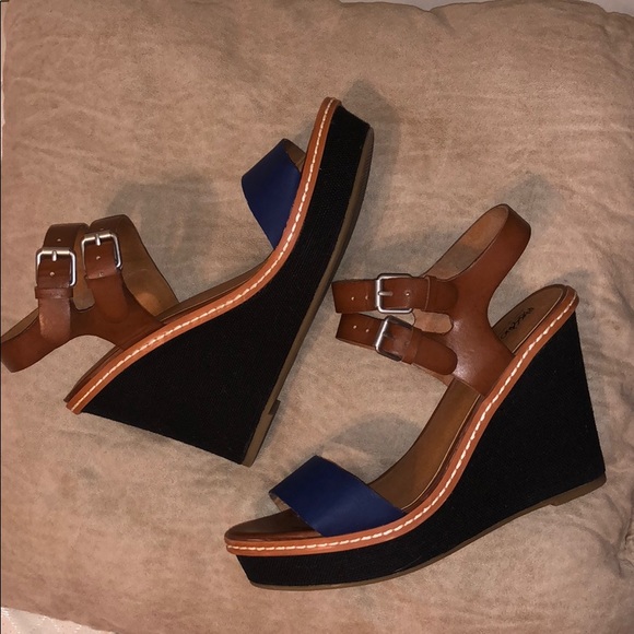 Women’s Platformed shoes size 8. Worn 1 time - Picture 2 of 8